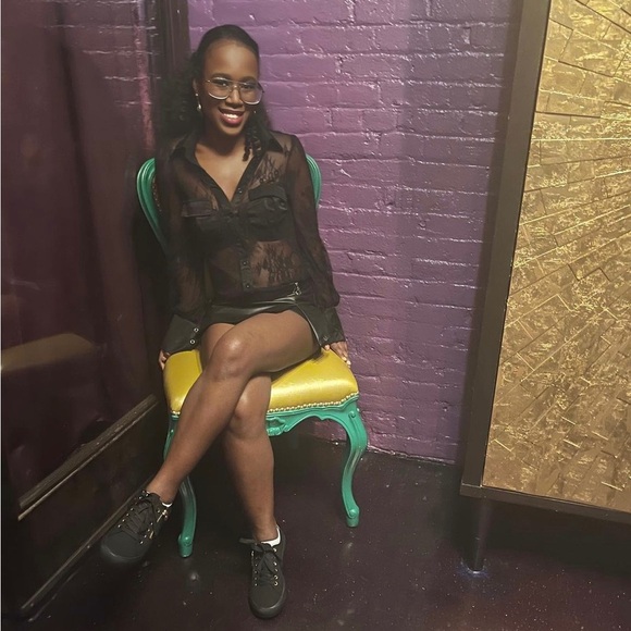 Button down lace top - Picture 2 of 6